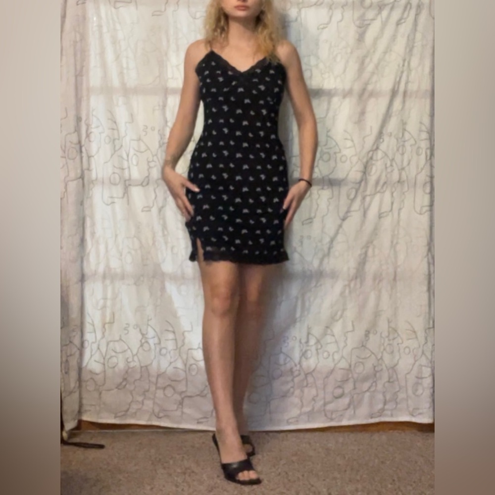 Sleeveless black lace butterfly dress